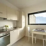 Zinnia Lakeview Apartamento *